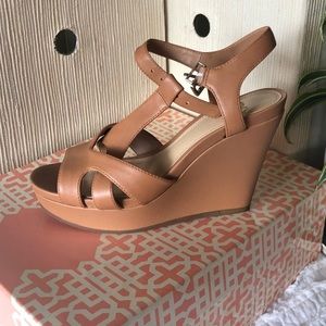 Gianni Bini nude wedge sandals
